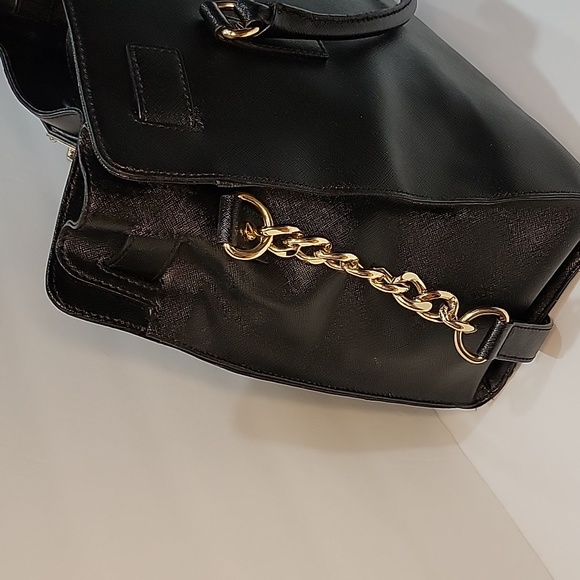 Michael Kors Hamilton Large Bag with Lock and Key - Picture 4 of 11